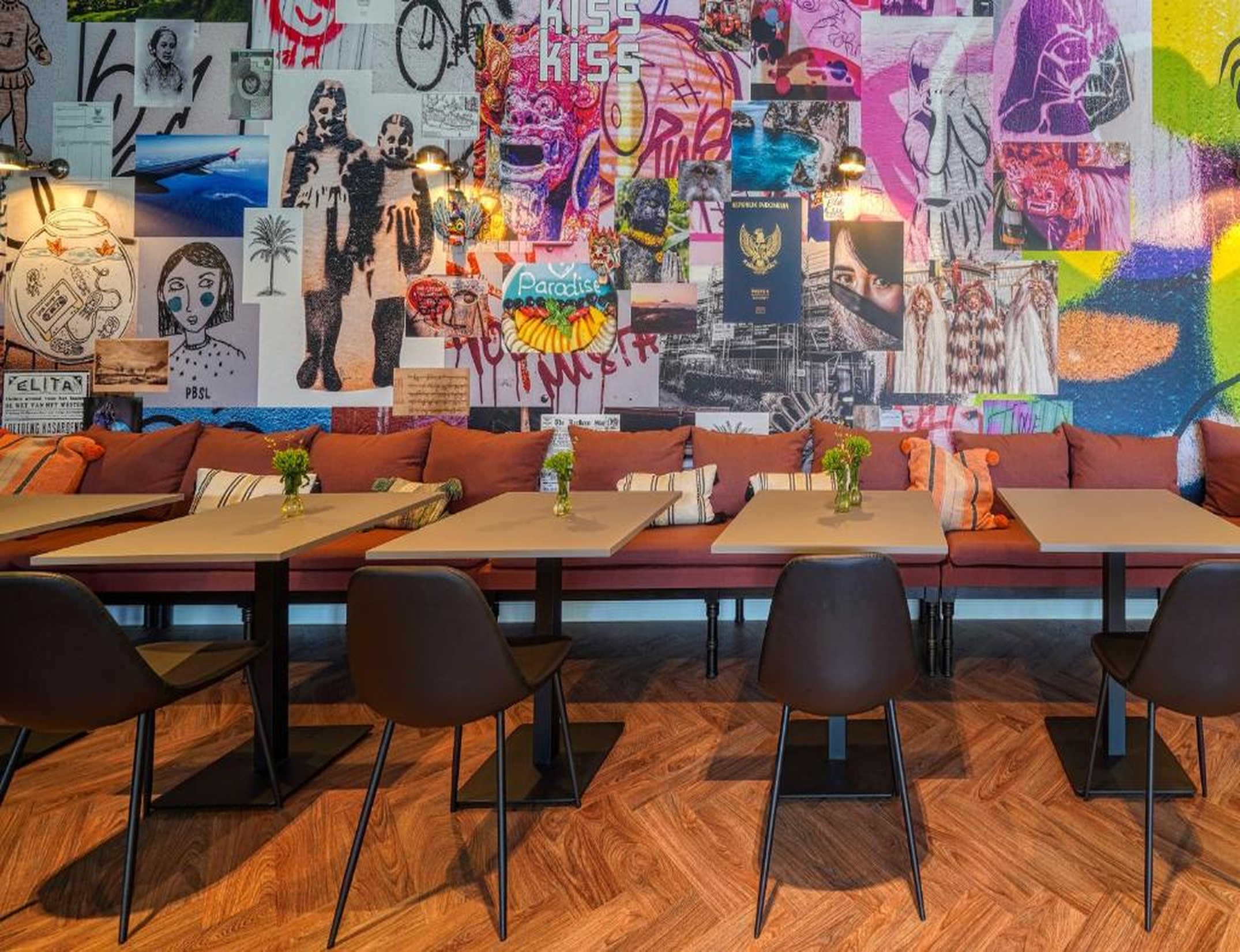 Breakfast Seating Area